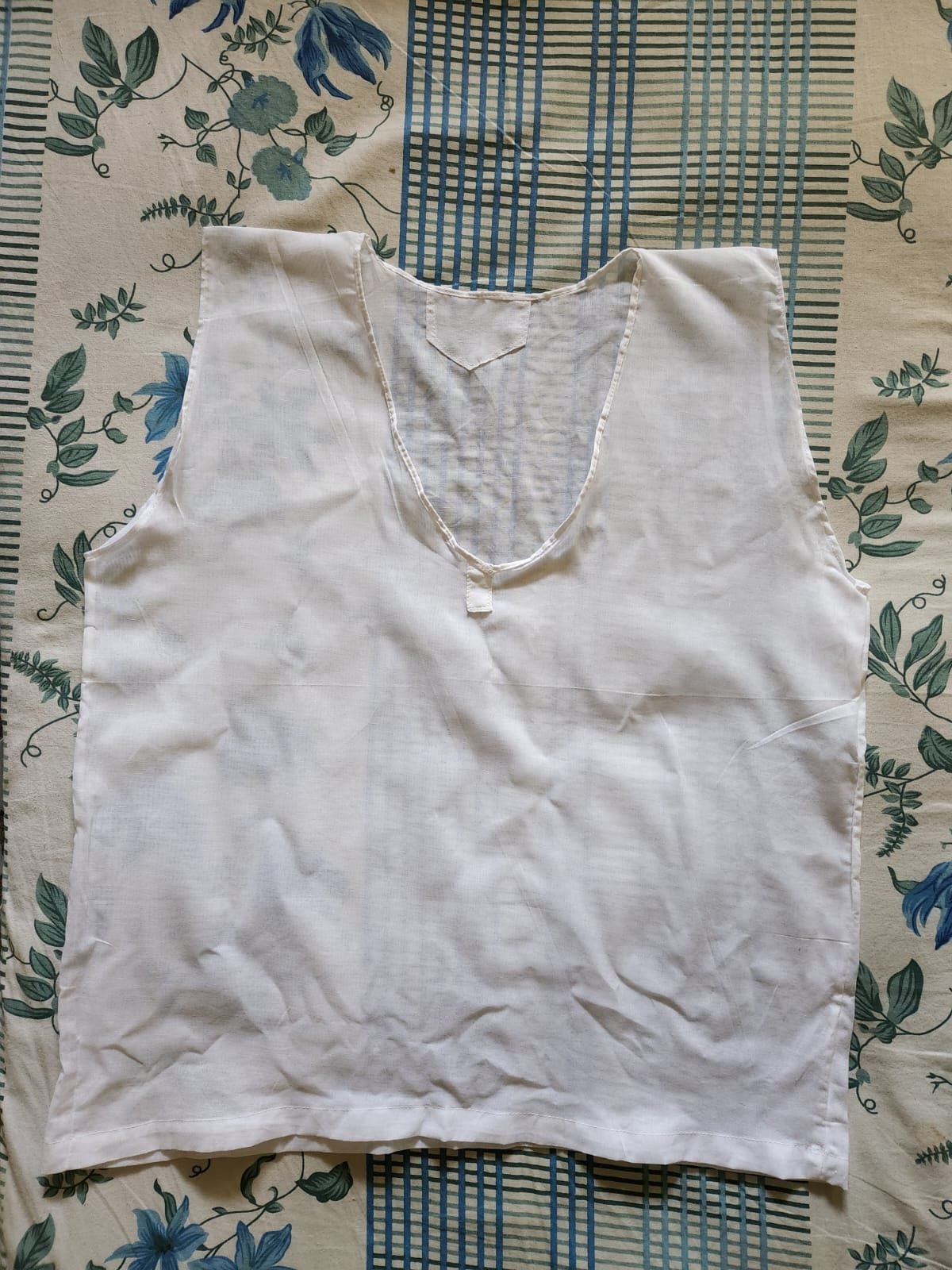 Male Sadra, sleeveless