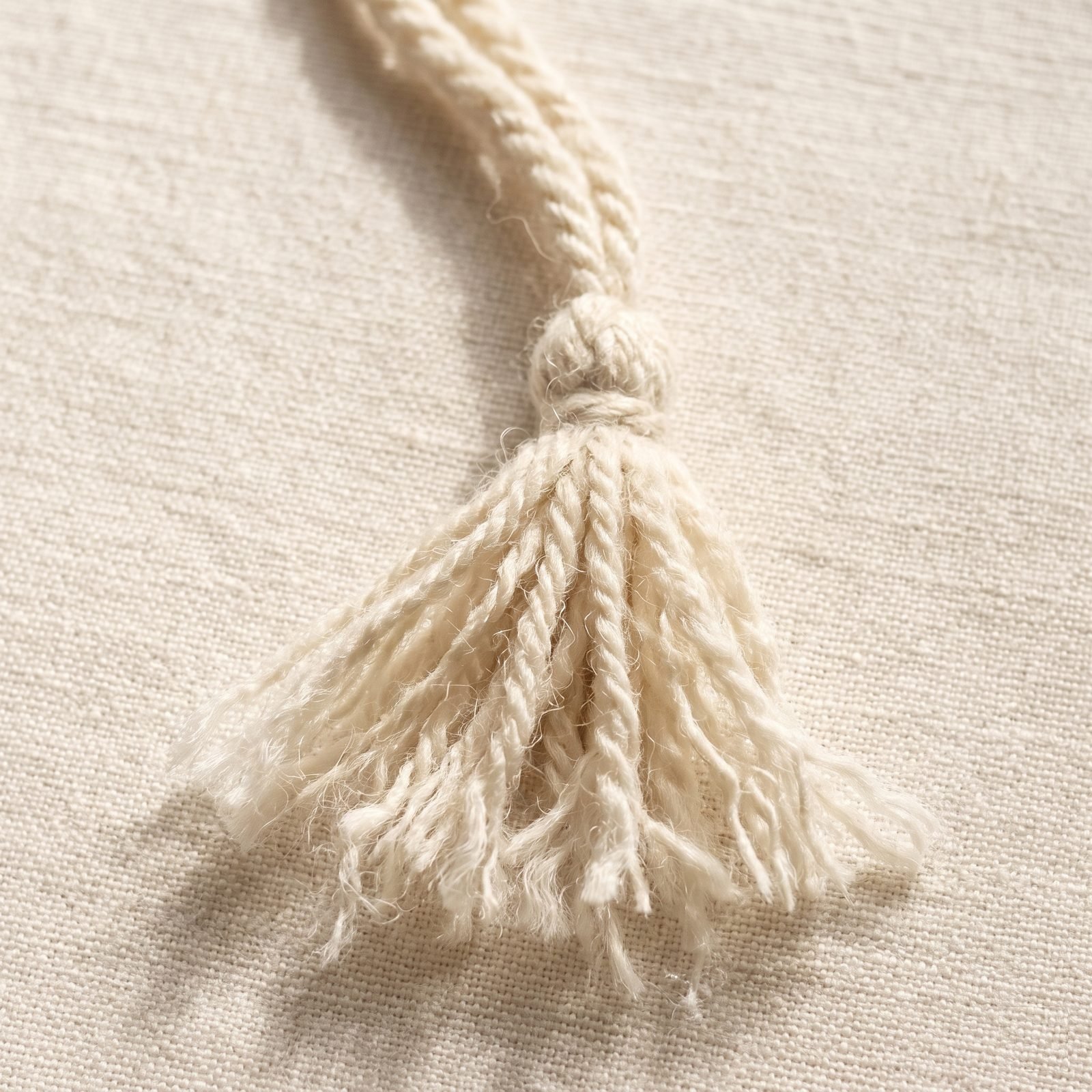 Close-up of the woollen laar at the end of a Parsi Kusti